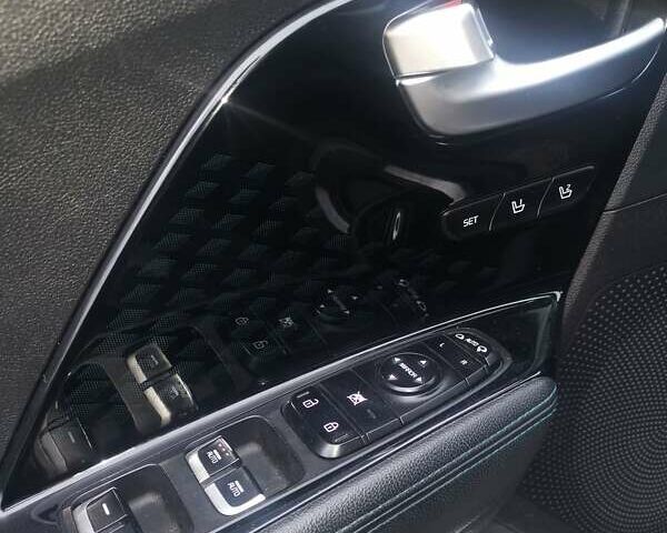Серый Киа Niro, объемом двигателя 0 л и пробегом 179 тыс. км за 15800 $, фото 21 на Automoto.ua