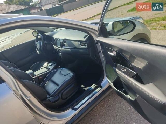 Серый Киа Niro, объемом двигателя 0 л и пробегом 74 тыс. км за 17800 $, фото 17 на Automoto.ua