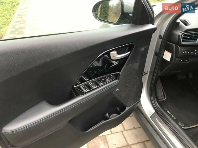 Серый Киа Niro, объемом двигателя 0 л и пробегом 100 тыс. км за 18750 $, фото 17 на Automoto.ua
