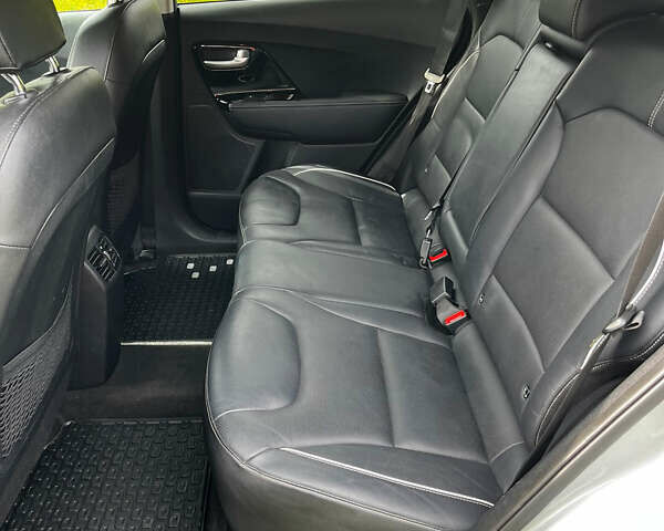 Серый Киа Niro, объемом двигателя 0 л и пробегом 127 тыс. км за 18000 $, фото 15 на Automoto.ua