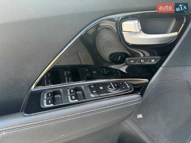 Сірий Кіа Niro, об'ємом двигуна 0 л та пробігом 121 тис. км за 17600 $, фото 8 на Automoto.ua