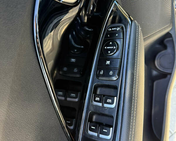 Киа Niro 2019 в Волочиске на Automoto.ua Серый Киа Niro, объемом двигателя 0 л и пробегом 156 тыс. км за 18000 $, фото 9 на Automoto.ua