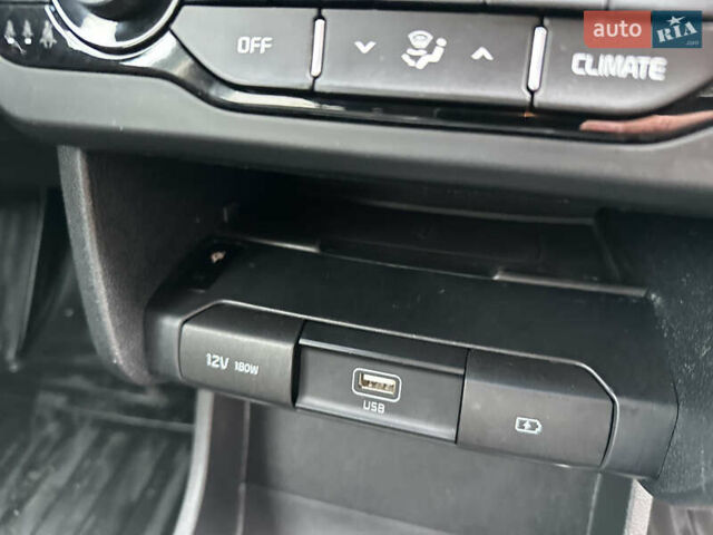 Серый Киа Niro, объемом двигателя 0 л и пробегом 157 тыс. км за 16999 $, фото 52 на Automoto.ua