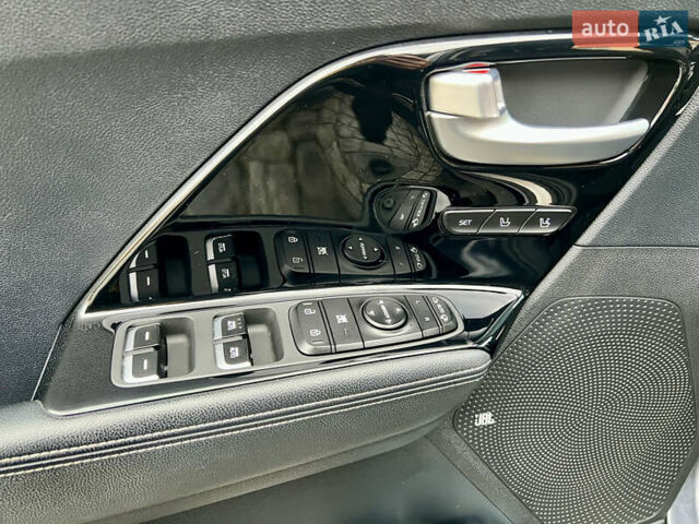 Серый Киа Niro, объемом двигателя 0 л и пробегом 116 тыс. км за 17990 $, фото 32 на Automoto.ua