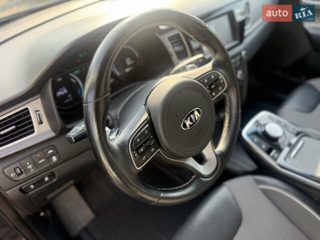 Серый Киа Niro, объемом двигателя 0 л и пробегом 158 тыс. км за 17800 $, фото 25 на Automoto.ua