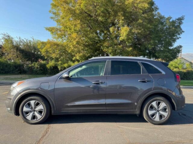 Серый Киа Niro, объемом двигателя 1.6 л и пробегом 34 тыс. км за 8800 $, фото 4 на Automoto.ua