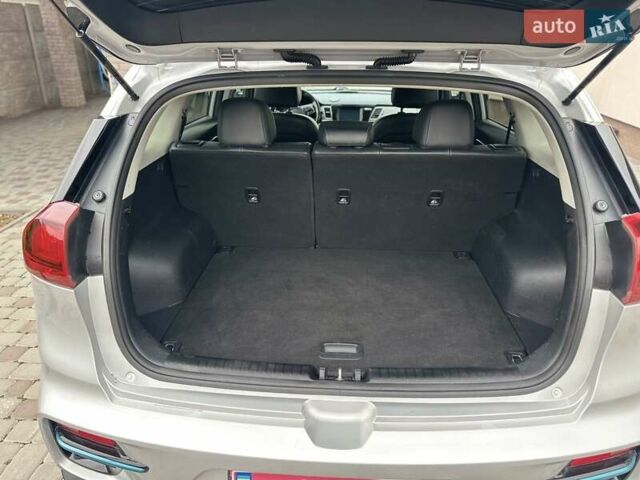 Сірий Кіа Niro, об'ємом двигуна 0 л та пробігом 110 тис. км за 16400 $, фото 15 на Automoto.ua