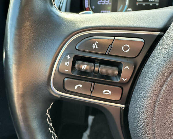 Серый Киа Niro, объемом двигателя 0 л и пробегом 106 тыс. км за 17500 $, фото 16 на Automoto.ua