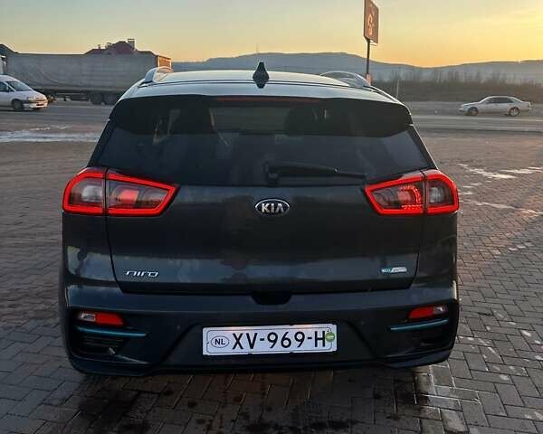 Серый Киа Niro, объемом двигателя 0 л и пробегом 84 тыс. км за 17960 $, фото 9 на Automoto.ua