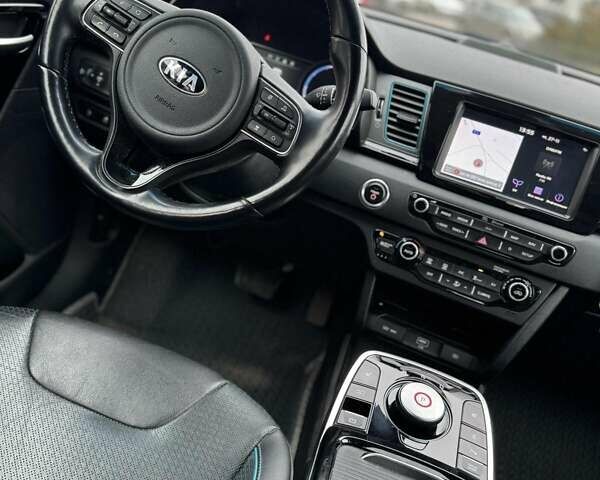 Серый Киа Niro, объемом двигателя 0 л и пробегом 143 тыс. км за 19100 $, фото 16 на Automoto.ua