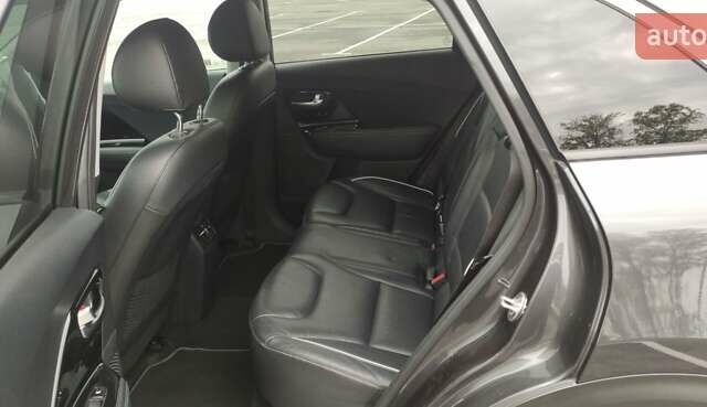 Киа Niro 2019 в Днепре (Днепропетровске) на Automoto.ua Серый Киа Niro, объемом двигателя 0 л и пробегом 149 тыс. км за 17800 $, фото 16 на Automoto.ua