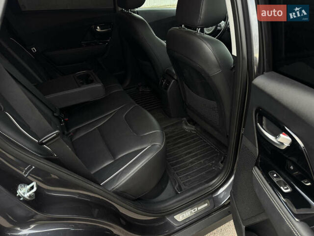 Сірий Кіа Niro, об'ємом двигуна 0 л та пробігом 101 тис. км за 16800 $, фото 14 на Automoto.ua