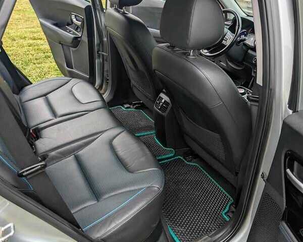 Серый Киа Niro, объемом двигателя 0 л и пробегом 142 тыс. км за 18800 $, фото 10 на Automoto.ua
