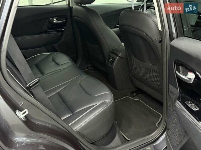 Сірий Кіа Niro, об'ємом двигуна 0 л та пробігом 93 тис. км за 18737 $, фото 24 на Automoto.ua