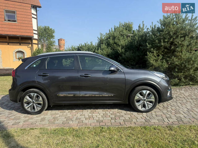Серый Киа Niro, объемом двигателя 0 л и пробегом 158 тыс. км за 17800 $, фото 4 на Automoto.ua