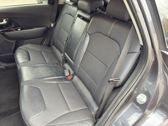 Серый Киа Niro, объемом двигателя 0 л и пробегом 67 тыс. км за 16800 $, фото 11 на Automoto.ua