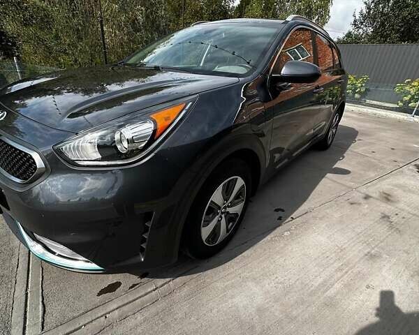 Сірий Кіа Niro, об'ємом двигуна 1.58 л та пробігом 96 тис. км за 17500 $, фото 2 на Automoto.ua