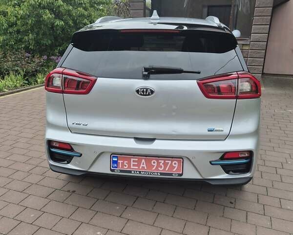 Серый Киа Niro, объемом двигателя 0 л и пробегом 86 тыс. км за 17999 $, фото 7 на Automoto.ua