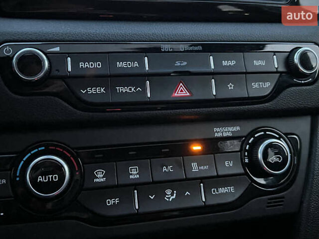 Сірий Кіа Niro, об'ємом двигуна 0 л та пробігом 79 тис. км за 20300 $, фото 16 на Automoto.ua