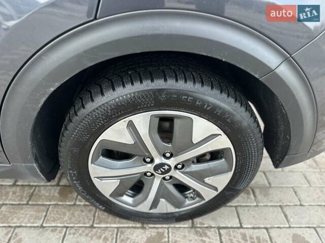 Серый Киа Niro, объемом двигателя 0 л и пробегом 157 тыс. км за 16999 $, фото 12 на Automoto.ua