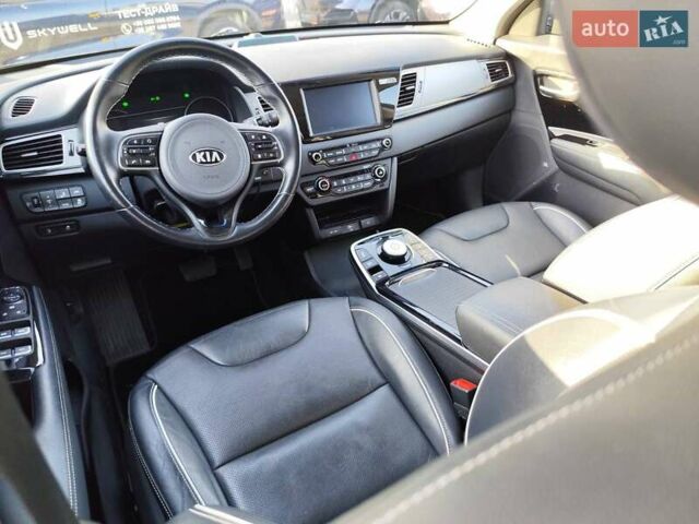 Серый Киа Niro, объемом двигателя 0 л и пробегом 129 тыс. км за 18555 $, фото 46 на Automoto.ua