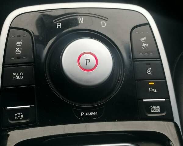 Серый Киа Niro, объемом двигателя 0 л и пробегом 179 тыс. км за 15800 $, фото 15 на Automoto.ua