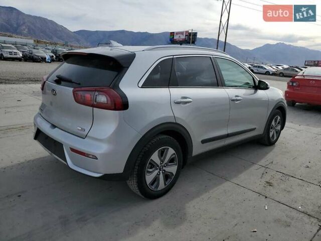 Серый Киа Niro, объемом двигателя 1.58 л и пробегом 131 тыс. км за 3400 $, фото 2 на Automoto.ua