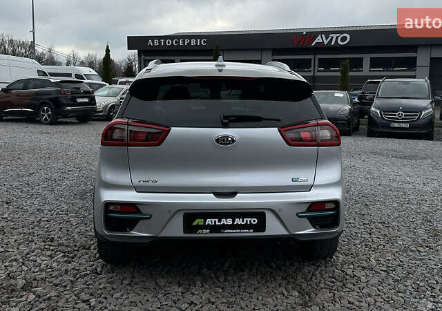 Серый Киа Niro, объемом двигателя 0 л и пробегом 120 тыс. км за 18600 $, фото 5 на Automoto.ua