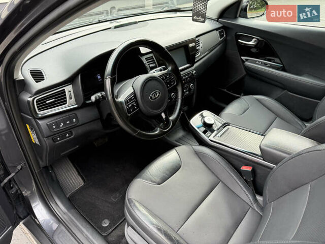 Сірий Кіа Niro, об'ємом двигуна 0 л та пробігом 65 тис. км за 16700 $, фото 9 на Automoto.ua