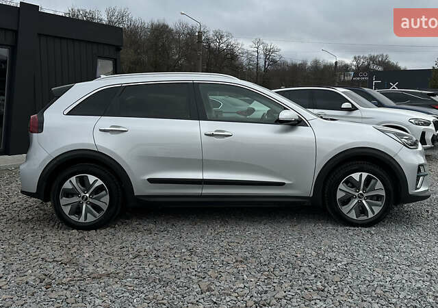 Серый Киа Niro, объемом двигателя 0 л и пробегом 120 тыс. км за 18600 $, фото 7 на Automoto.ua