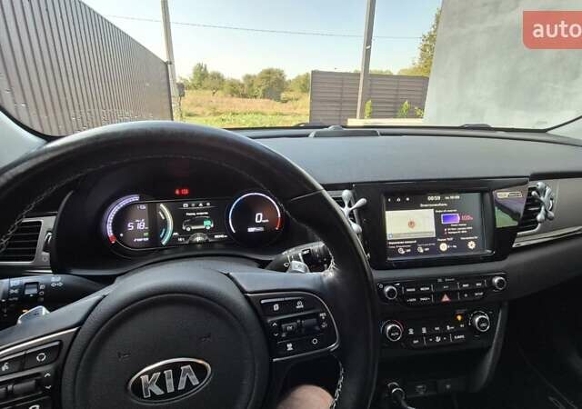 Сірий Кіа Niro, об'ємом двигуна 0 л та пробігом 101 тис. км за 18000 $, фото 4 на Automoto.ua