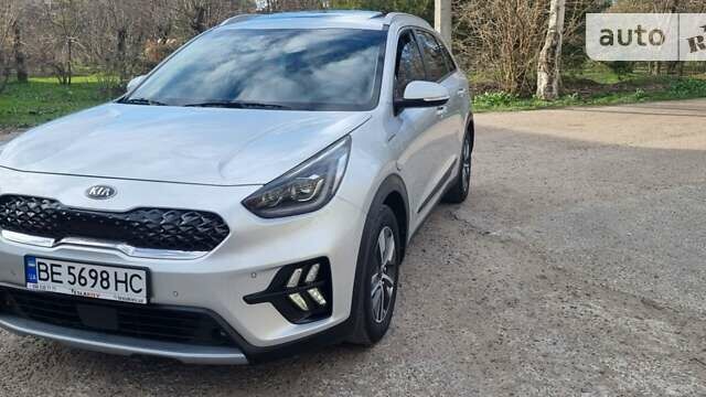 Сірий Кіа Niro, об'ємом двигуна 1.58 л та пробігом 88 тис. км за 25700 $, фото 5 на Automoto.ua