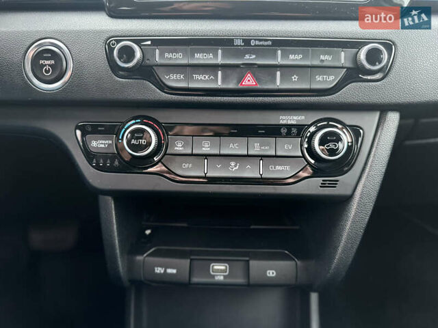 Серый Киа Niro, объемом двигателя 0 л и пробегом 120 тыс. км за 18600 $, фото 15 на Automoto.ua