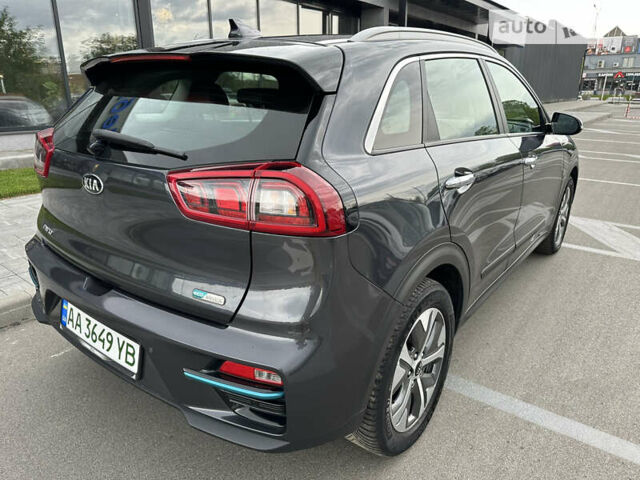 Сірий Кіа Niro, об'ємом двигуна 0 л та пробігом 105 тис. км за 21700 $, фото 5 на Automoto.ua