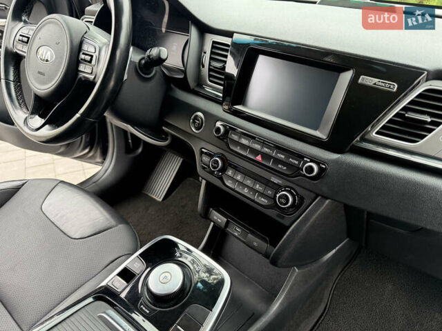 Сірий Кіа Niro, об'ємом двигуна 0 л та пробігом 66 тис. км за 16900 $, фото 12 на Automoto.ua