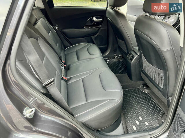 Серый Киа Niro, объемом двигателя 0 л и пробегом 116 тыс. км за 17990 $, фото 26 на Automoto.ua