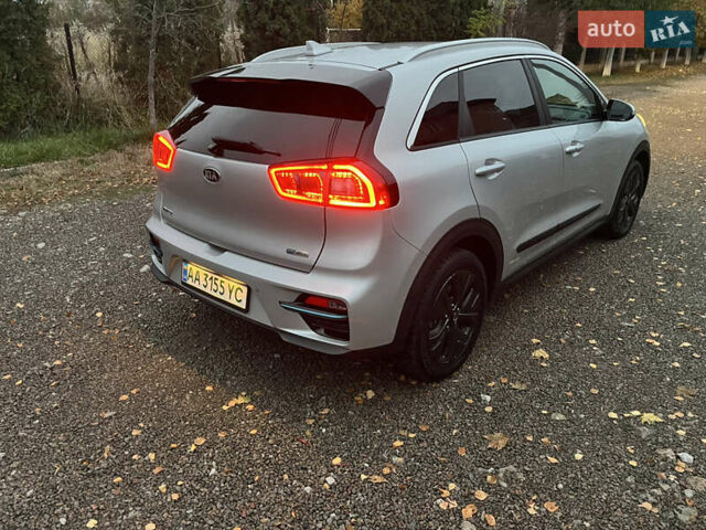 Серый Киа Niro, объемом двигателя 0 л и пробегом 64 тыс. км за 17900 $, фото 3 на Automoto.ua