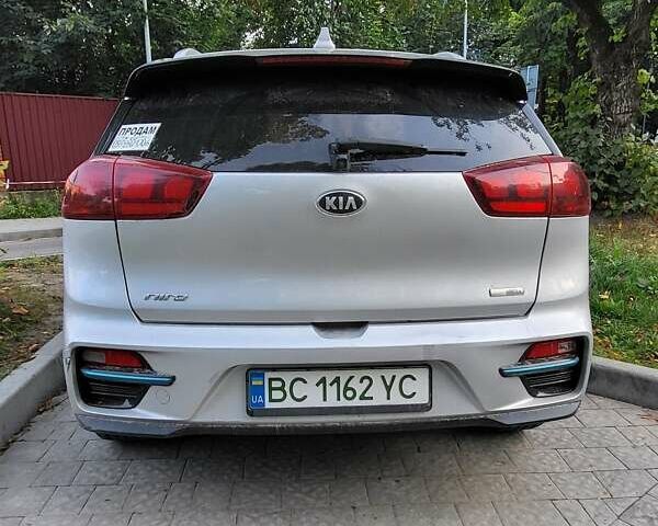 Серый Киа Niro, объемом двигателя 0 л и пробегом 245 тыс. км за 16999 $, фото 4 на Automoto.ua