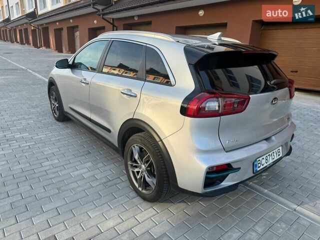 Сірий Кіа Niro, об'ємом двигуна 0 л та пробігом 121 тис. км за 17600 $, фото 15 на Automoto.ua