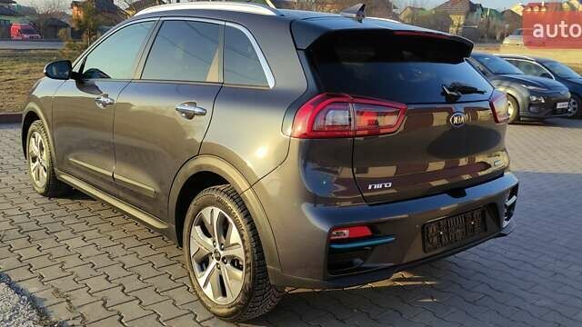 Серый Киа Niro, объемом двигателя 0 л и пробегом 128 тыс. км за 17900 $, фото 5 на Automoto.ua