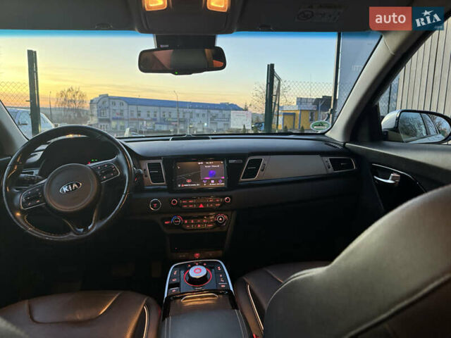 Серый Киа Niro, объемом двигателя 0 л и пробегом 157 тыс. км за 17900 $, фото 27 на Automoto.ua