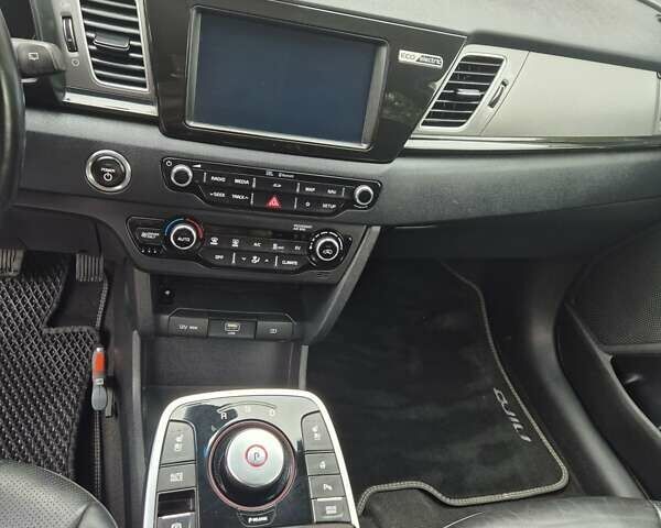 Серый Киа Niro, объемом двигателя 0 л и пробегом 86 тыс. км за 17999 $, фото 12 на Automoto.ua