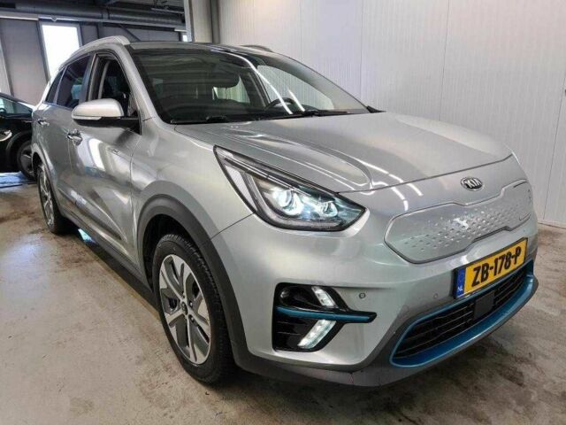 Сірий Кіа Niro, об'ємом двигуна 0 л та пробігом 100 тис. км за 16800 $, фото 2 на Automoto.ua