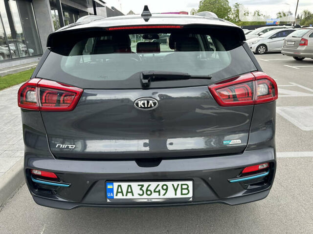 Серый Киа Niro, объемом двигателя 0 л и пробегом 105 тыс. км за 21700 $, фото 4 на Automoto.ua