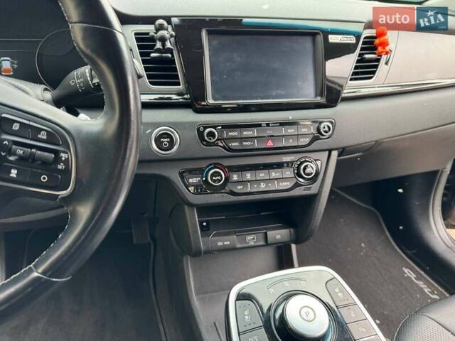 Киа Niro 2019 в Дрогобыче на Automoto.ua Серый Киа Niro, объемом двигателя 0 л и пробегом 139 тыс. км за 17777 $, фото 16 на Automoto.ua