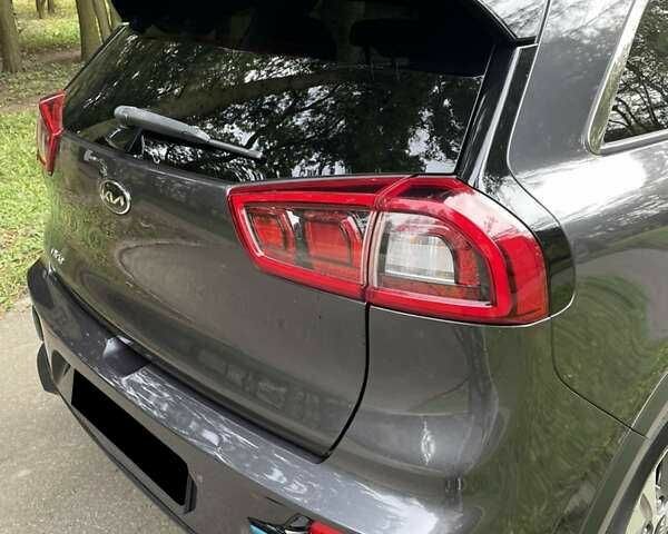 Серый Киа Niro, объемом двигателя 0 л и пробегом 129 тыс. км за 14999 $, фото 5 на Automoto.ua
