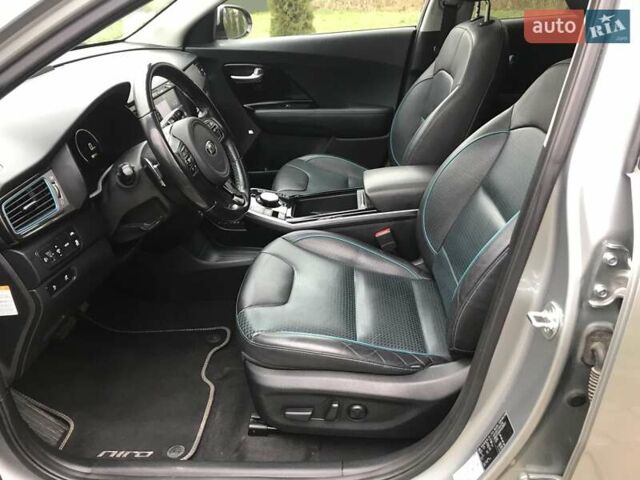 Серый Киа Niro, объемом двигателя 0 л и пробегом 100 тыс. км за 18750 $, фото 12 на Automoto.ua