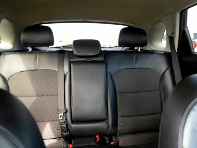 Серый Киа Niro, объемом двигателя 1.6 л и пробегом 30 тыс. км за 8500 $, фото 12 на Automoto.ua