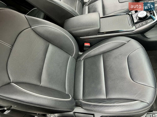 Серый Киа Niro, объемом двигателя 0 л и пробегом 116 тыс. км за 17990 $, фото 23 на Automoto.ua
