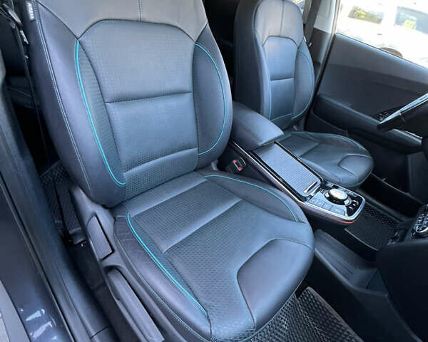 Сірий Кіа Niro, об'ємом двигуна 0 л та пробігом 92 тис. км за 18800 $, фото 32 на Automoto.ua